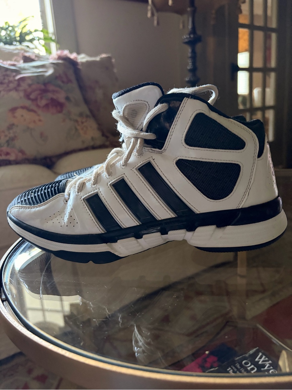Woman’s youth
White and Black High-Top Athletic Shoes